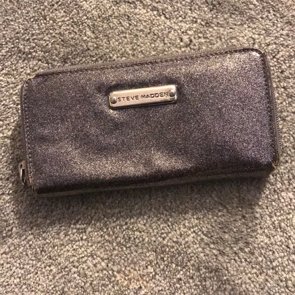 Steve Madden Handbags - Steve Madden Wallet JUST WANT TO GET RID OF IT